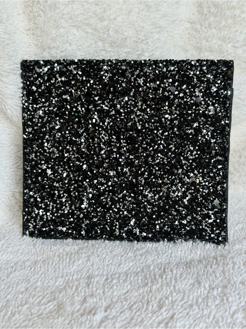 kate spade Greta Court Black Glitter card holder -EUC